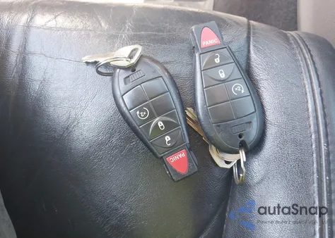 2011 Jeep Grand Cherokee Laredo z USA, uszkodzony, nr VIN 1J4RR4GG0BC721812